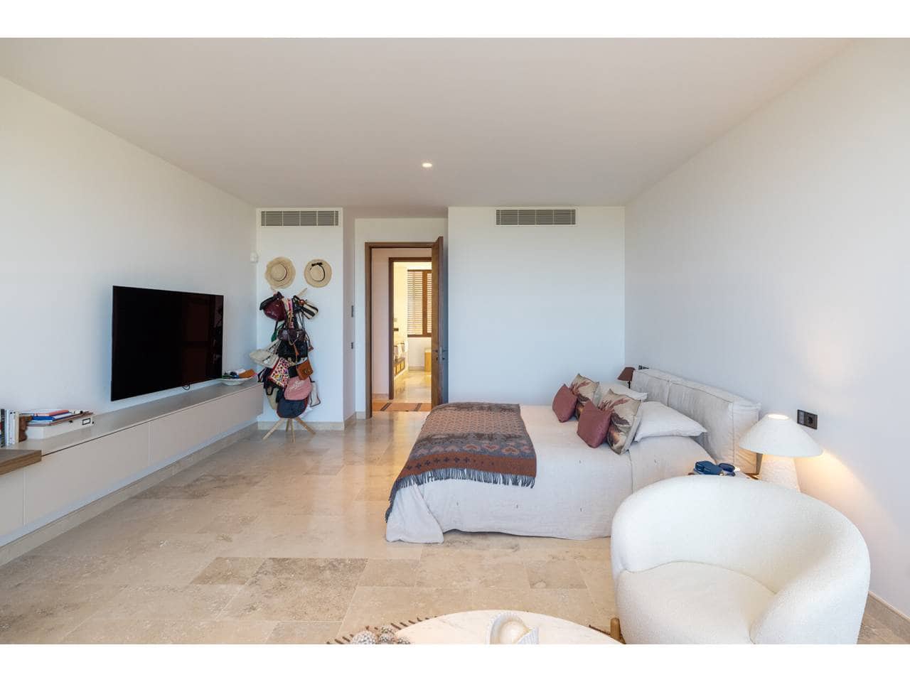 Ático de 4 habitaciones en Casares en venta con piscina garaje - 5.100.000 € (Ref: 10106585)