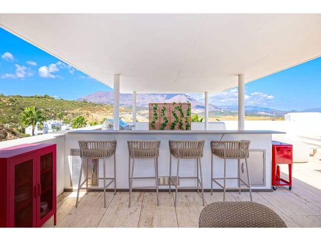 Ático de 4 habitaciones en Casares en venta con piscina garaje - 5.100.000 € (Ref: 10106585)