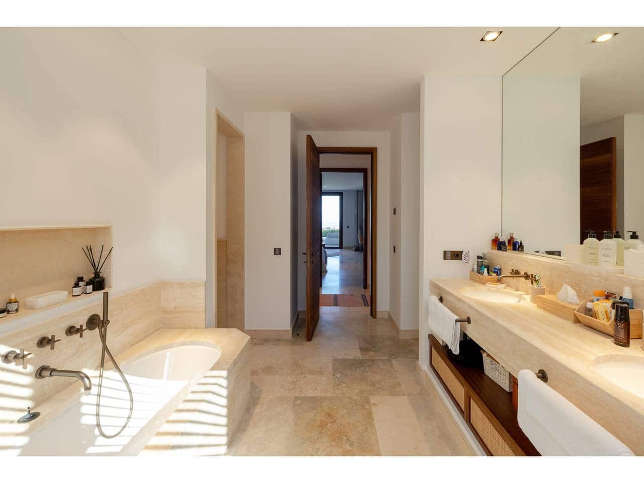 Ático de 4 habitaciones en Casares en venta con piscina garaje - 5.100.000 € (Ref: 10106585)