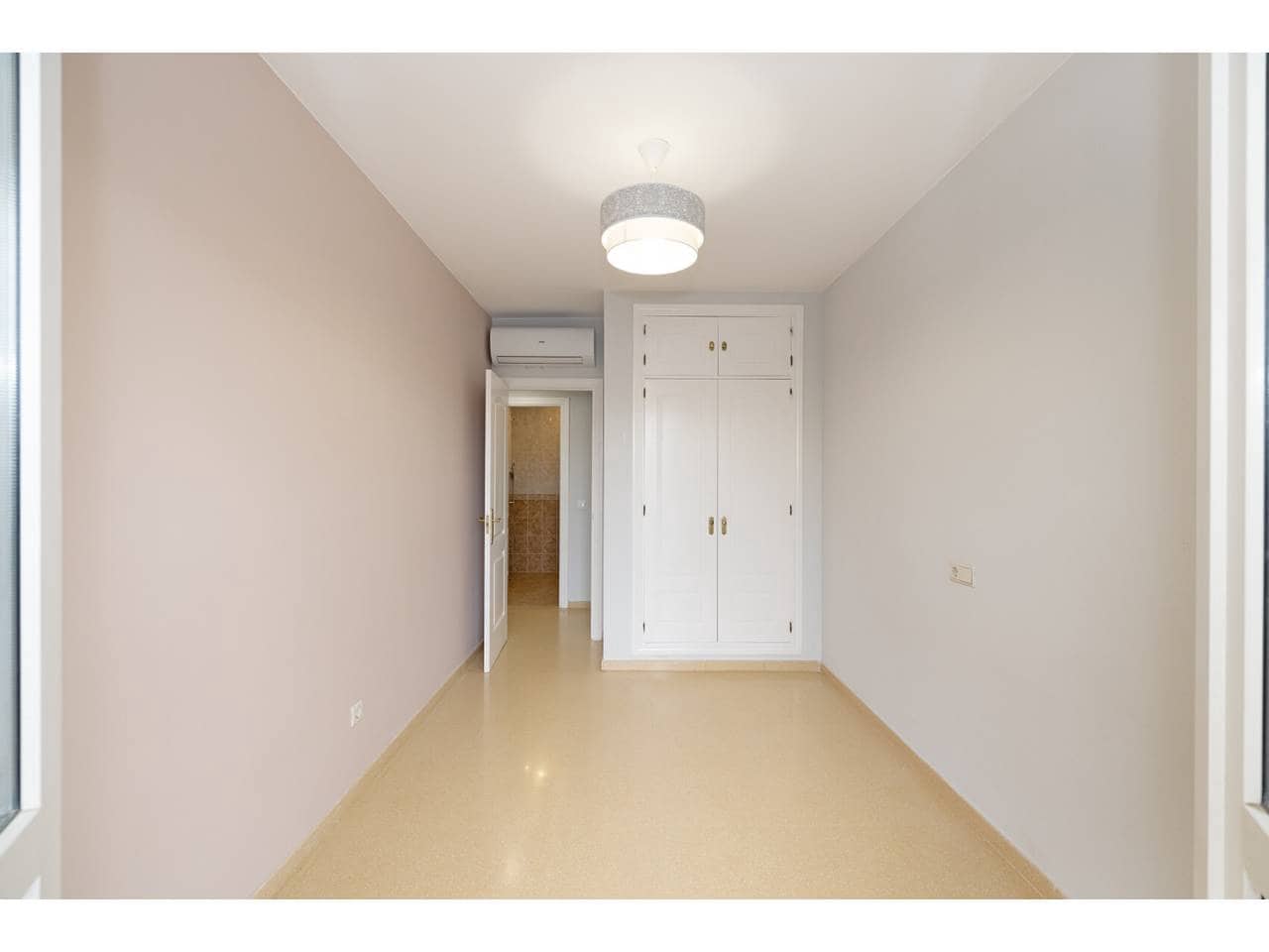 Apartamento de 2 habitaciones en San Luis de Sabinillas en venta con piscina - 264.900 € (Ref: 10127482)