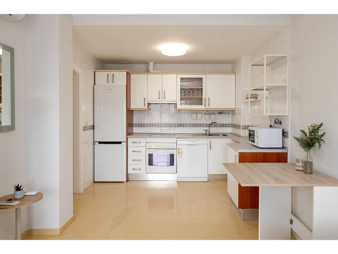Apartamento de 2 habitaciones en San Luis de Sabinillas en venta con piscina - 264.900 € (Ref: 10127482)