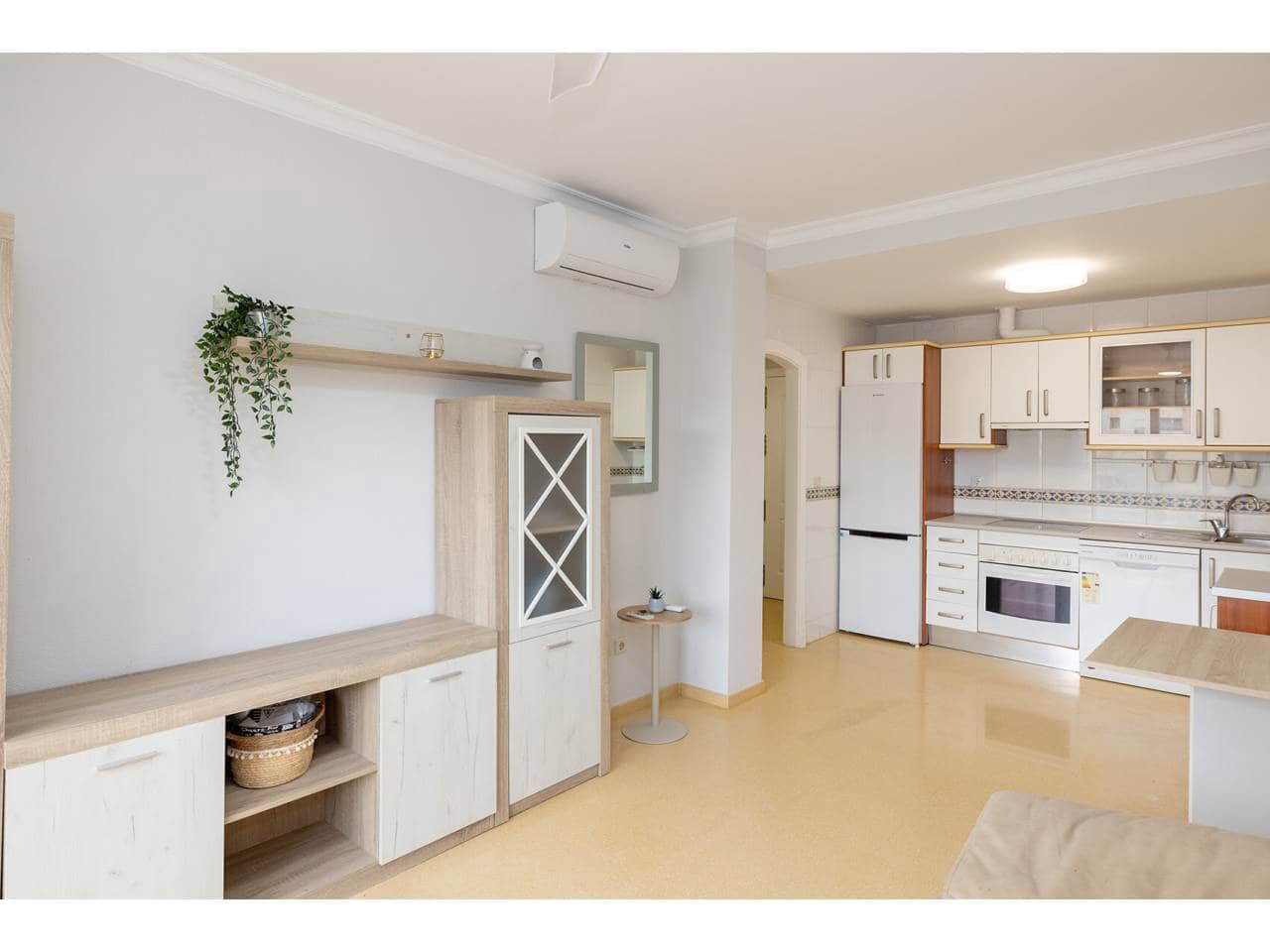 Apartamento de 2 habitaciones en San Luis de Sabinillas en venta con piscina - 264.900 € (Ref: 10127482)