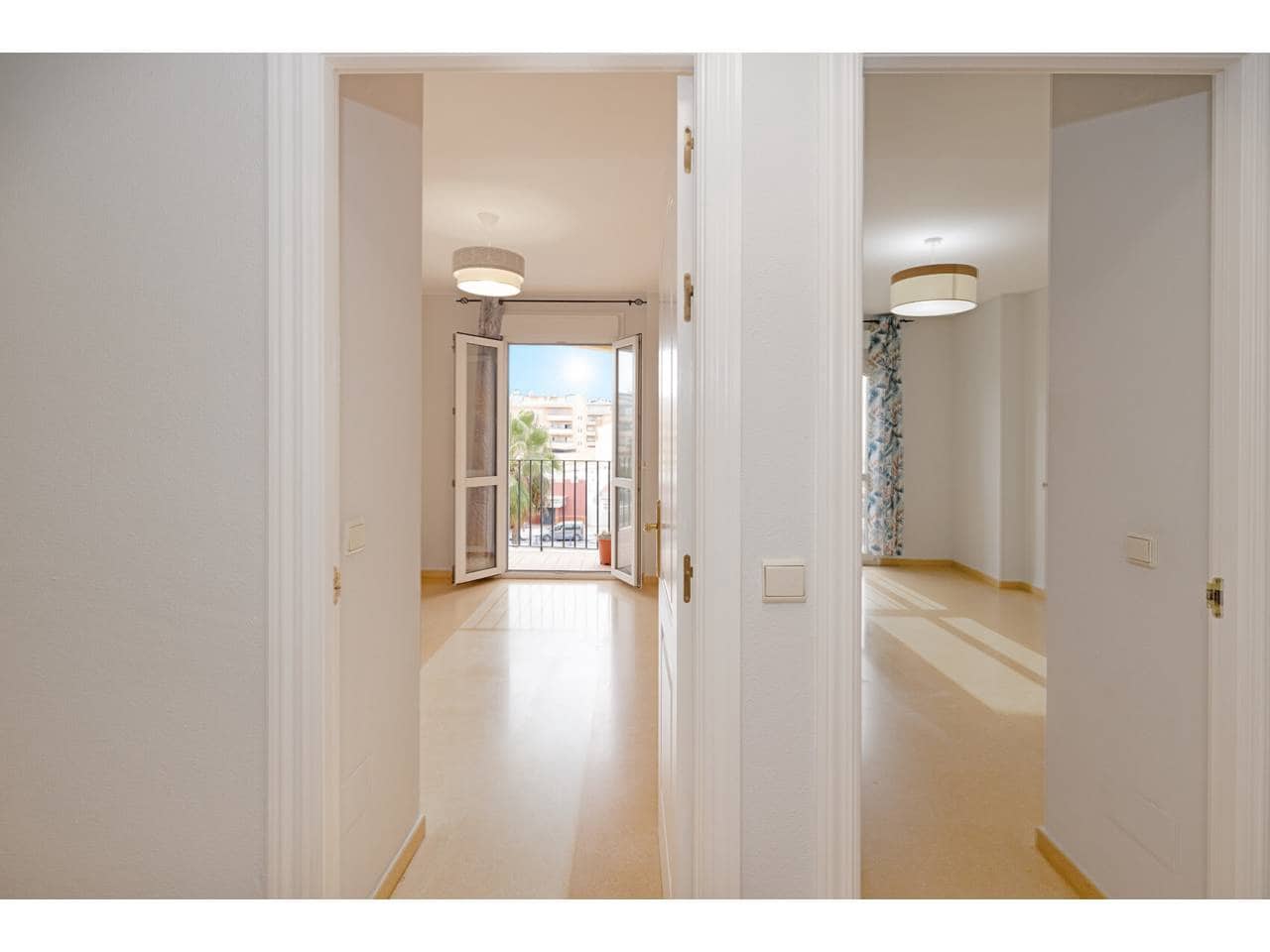 Apartamento de 2 habitaciones en San Luis de Sabinillas en venta con piscina - 264.900 € (Ref: 10127482)