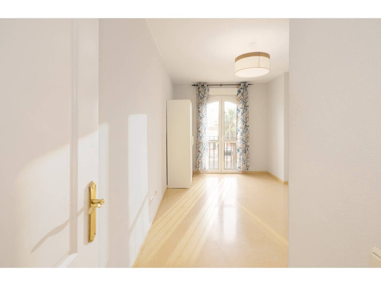 Apartamento de 2 habitaciones en San Luis de Sabinillas en venta con piscina - 264.900 € (Ref: 10127482)
