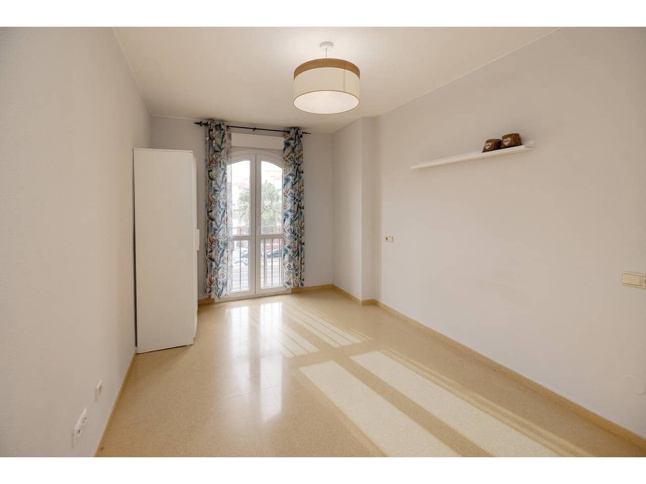 Apartamento de 2 habitaciones en San Luis de Sabinillas en venta con piscina - 264.900 € (Ref: 10127482)