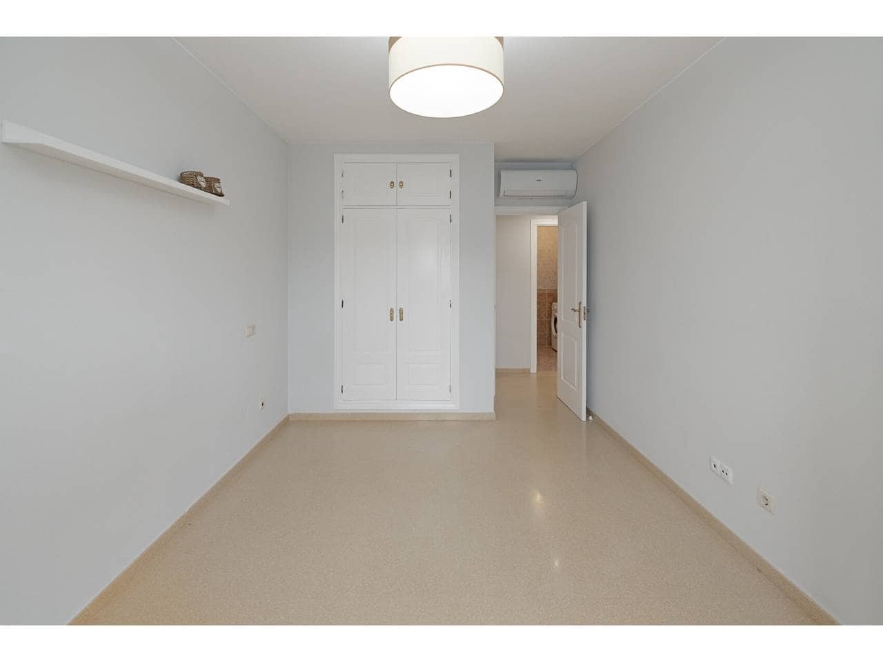 Apartamento de 2 habitaciones en San Luis de Sabinillas en venta con piscina - 264.900 € (Ref: 10127482)