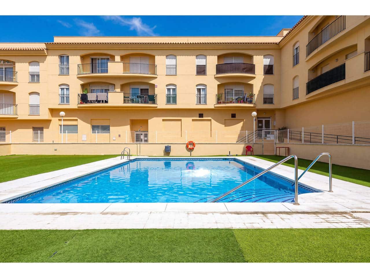 Apartamento de 2 habitaciones en San Luis de Sabinillas en venta con piscina - 264.900 € (Ref: 10127482)