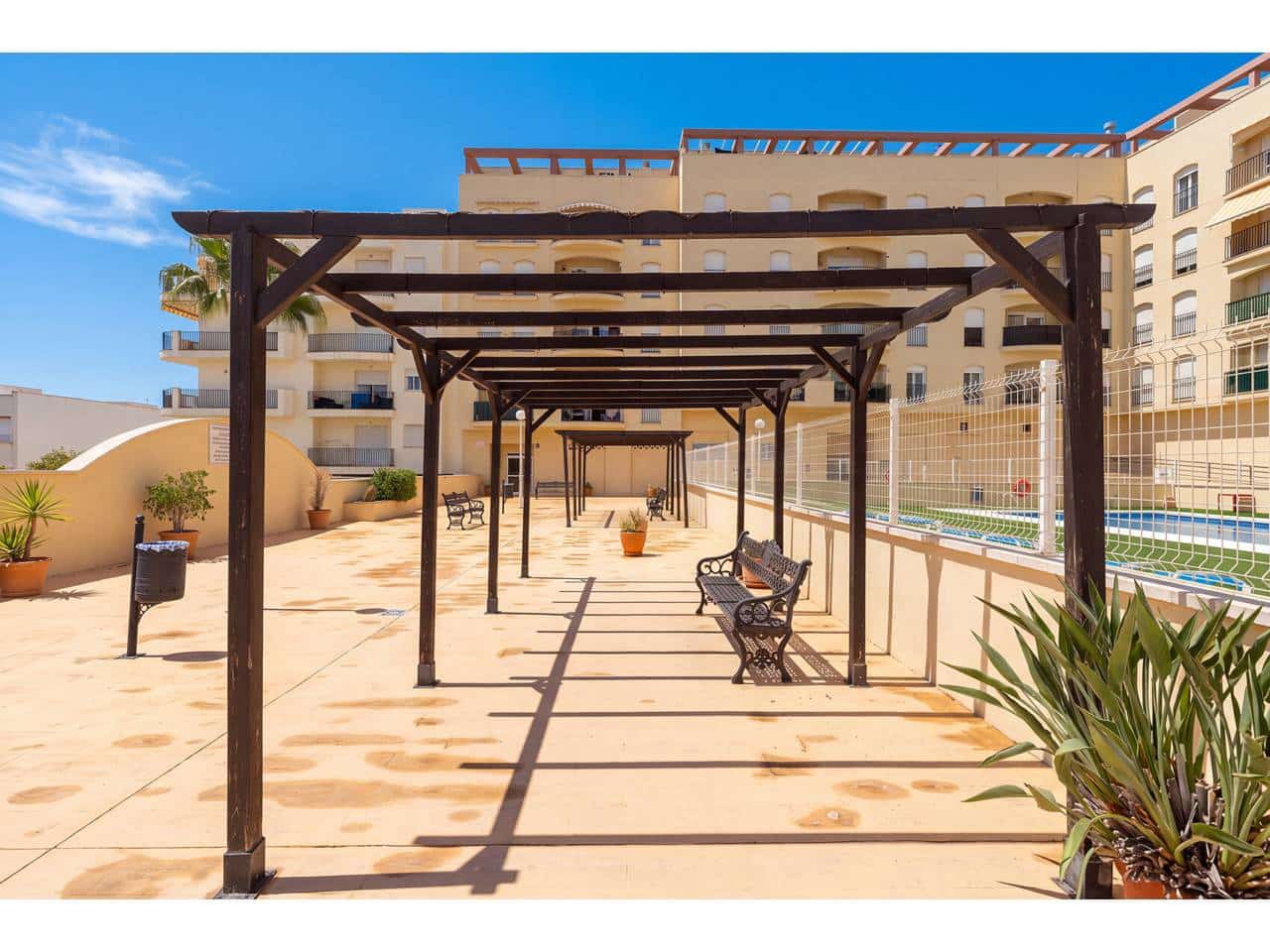 Apartamento de 2 habitaciones en San Luis de Sabinillas en venta con piscina - 264.900 € (Ref: 10127482)