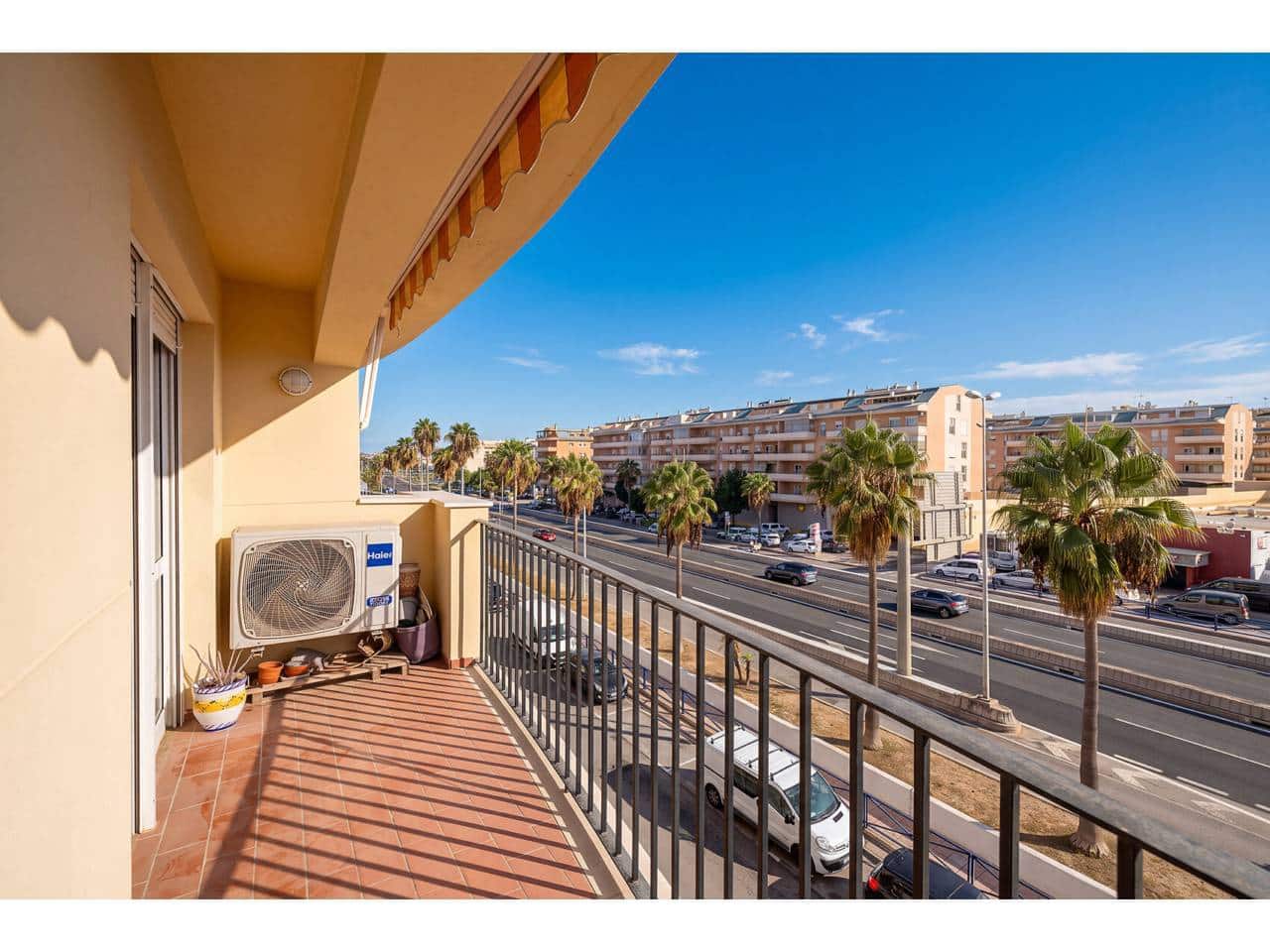 Apartamento de 2 habitaciones en San Luis de Sabinillas en venta con piscina - 264.900 € (Ref: 10127482)