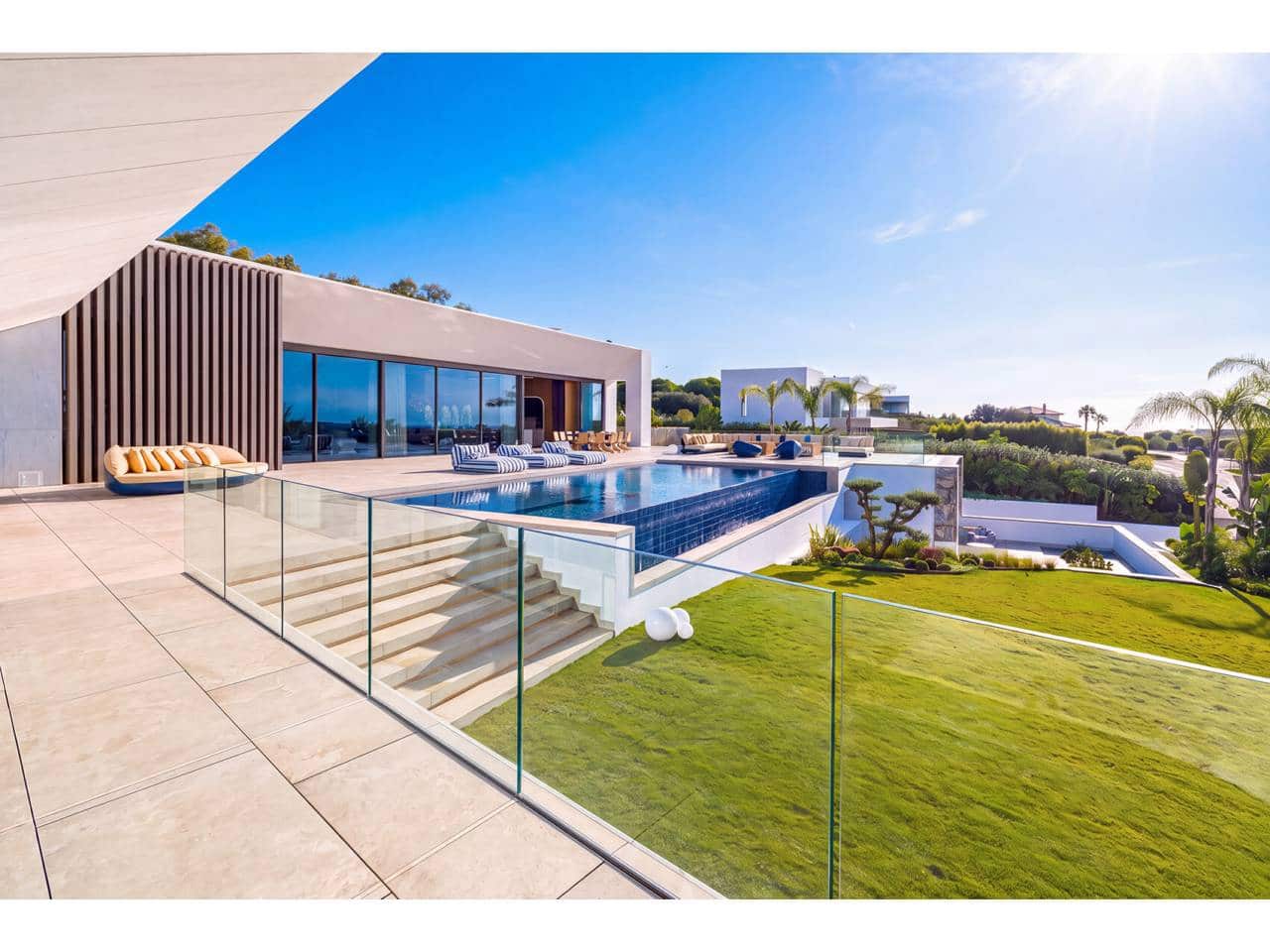 Chalet de 6 habitaciones en Sotogrande en venta con piscina garaje - 7.950.000 € (Ref: 10157149)