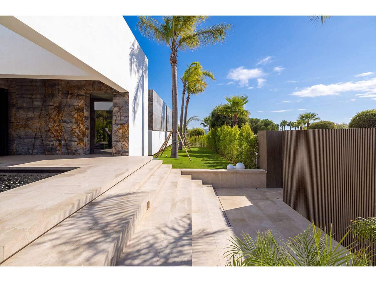 Chalet de 6 habitaciones en Sotogrande en venta con piscina garaje - 7.950.000 € (Ref: 10157149)