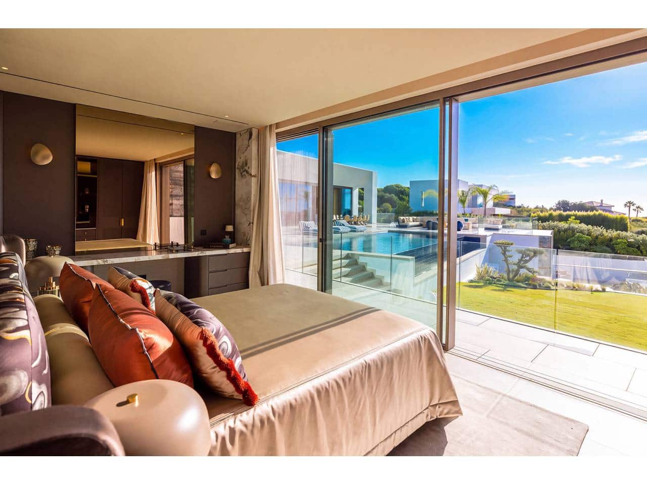 Chalet de 6 habitaciones en Sotogrande en venta con piscina garaje - 7.950.000 € (Ref: 10157149)