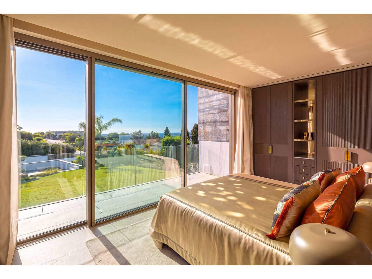 Chalet de 6 habitaciones en Sotogrande en venta con piscina garaje - 7.950.000 € (Ref: 10157149)
