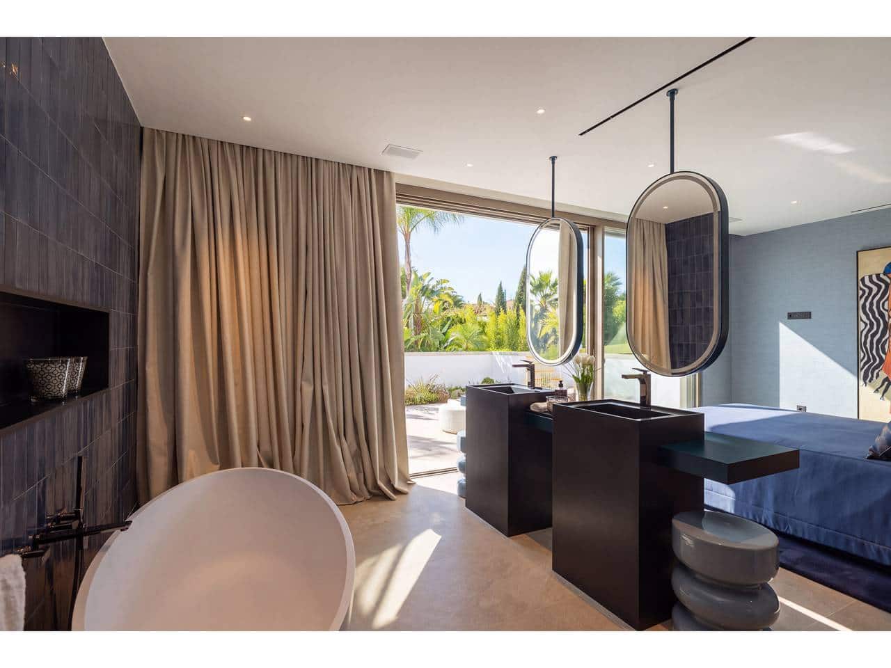 Chalet de 6 habitaciones en Sotogrande en venta con piscina garaje - 7.950.000 € (Ref: 10157149)