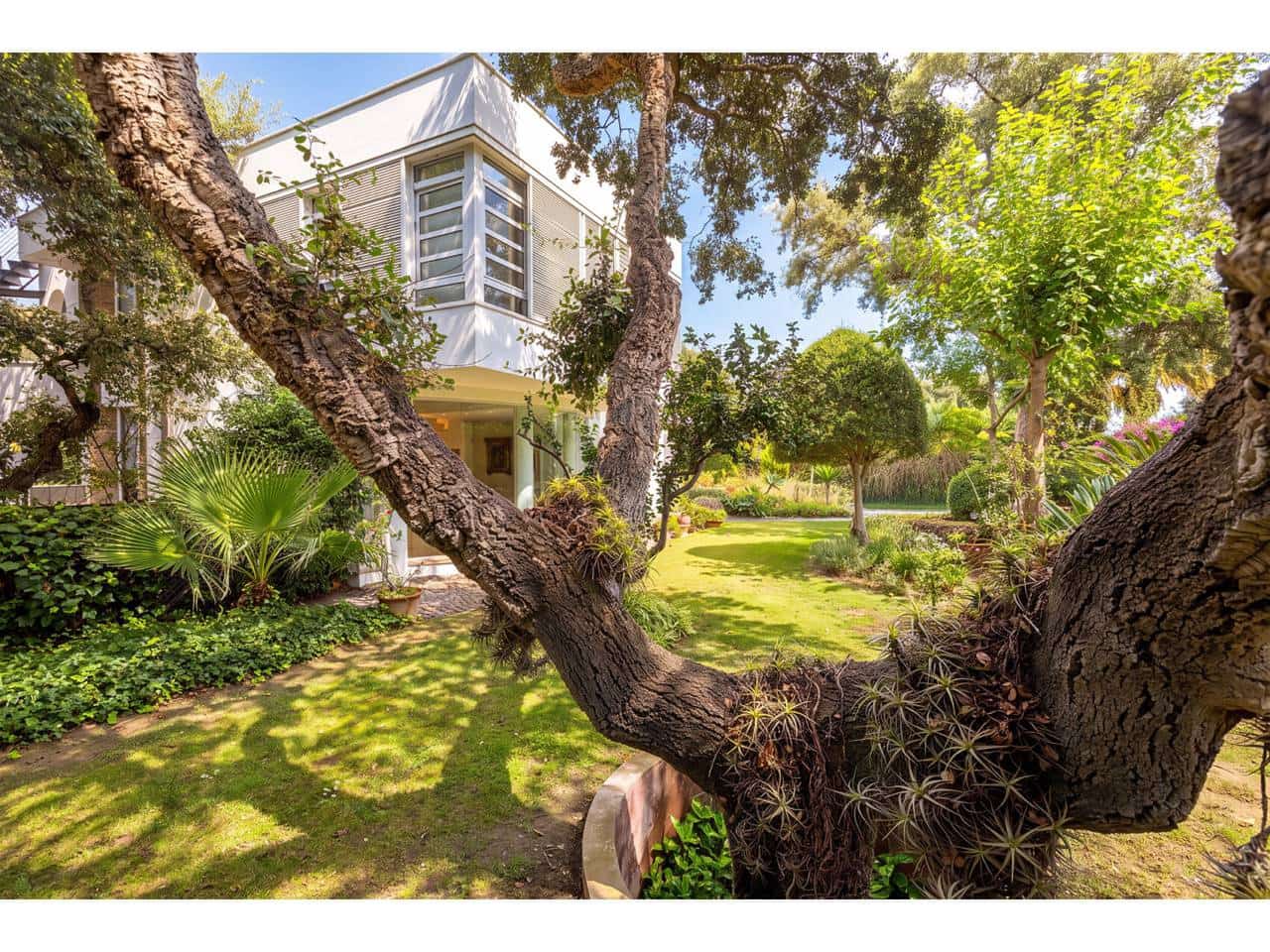 5 bedroom Villa for sale in Sotogrande with pool garage - € 2,475,000 (Ref: 10164067)