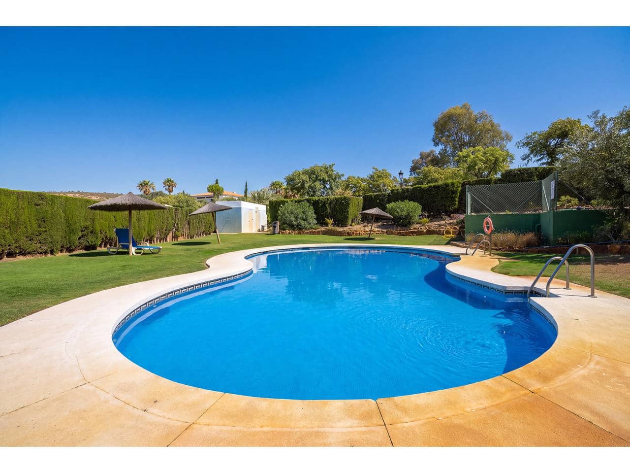 4 bedroom Townhouse for sale in Manilva with pool garage - € 575,000 (Ref: 10170409)