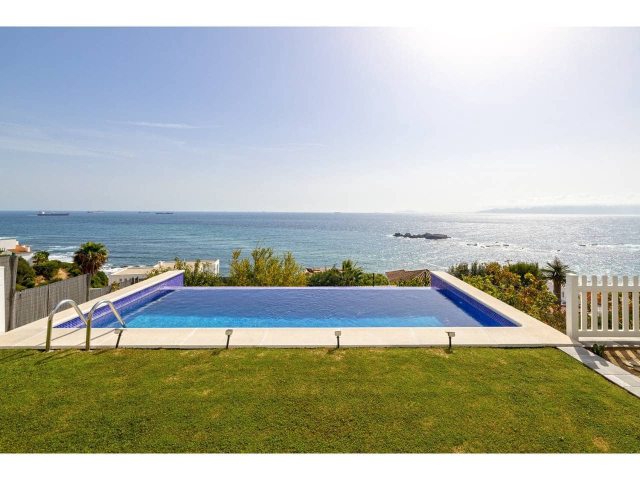5 slaapkamer Villa te koop in Algeciras met zwembad garage - € 880.000 (Ref: 10182427)