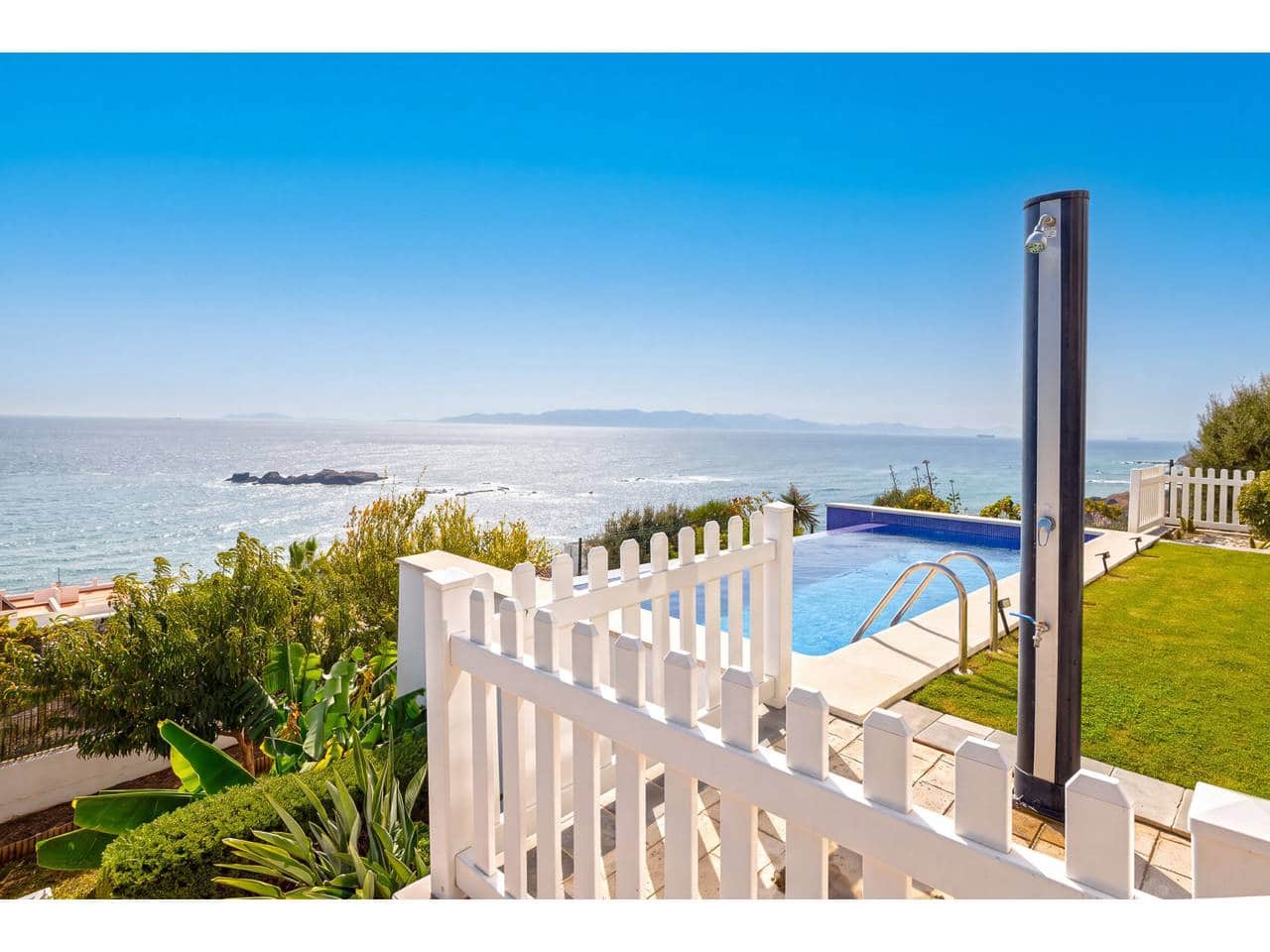 5 slaapkamer Villa te koop in Algeciras met zwembad garage - € 880.000 (Ref: 10182427)