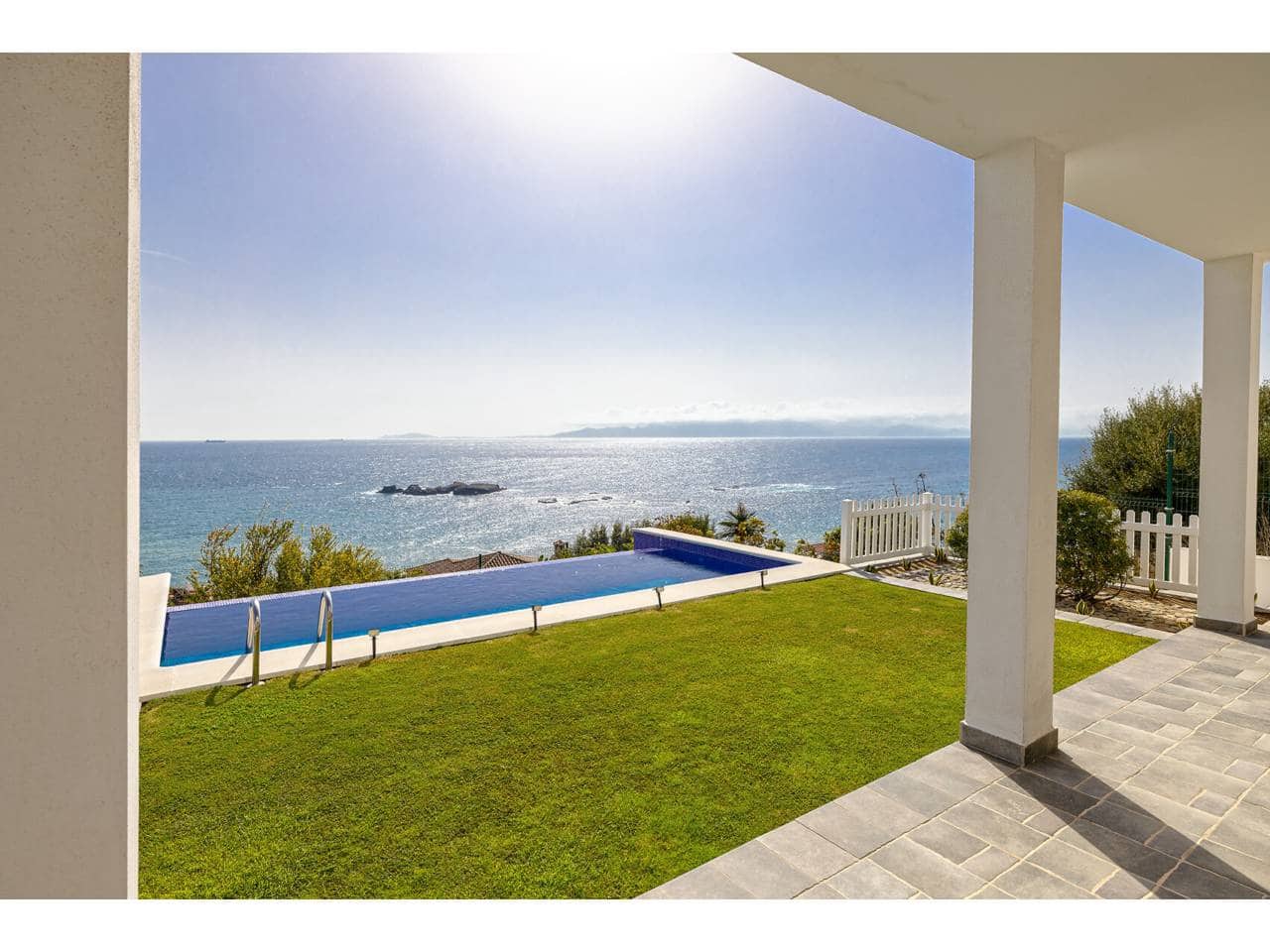 5 slaapkamer Villa te koop in Algeciras met zwembad garage - € 880.000 (Ref: 10182427)
