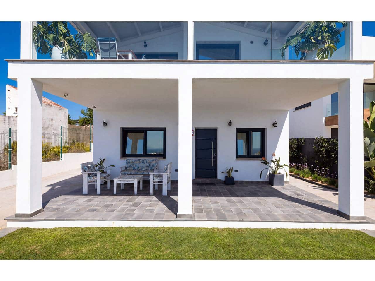 5 slaapkamer Villa te koop in Algeciras met zwembad garage - € 880.000 (Ref: 10182427)