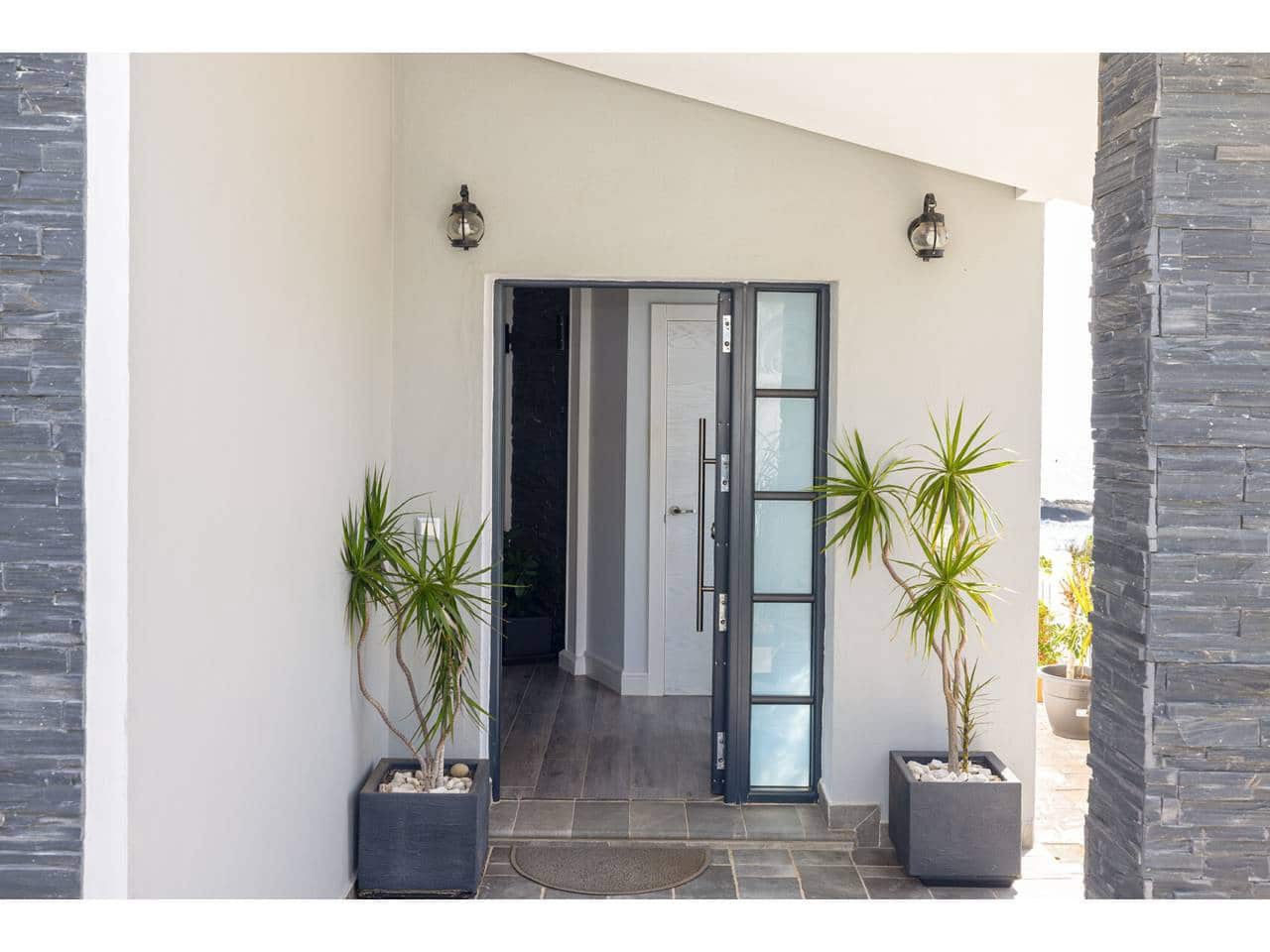 5 slaapkamer Villa te koop in Algeciras met zwembad garage - € 880.000 (Ref: 10182427)
