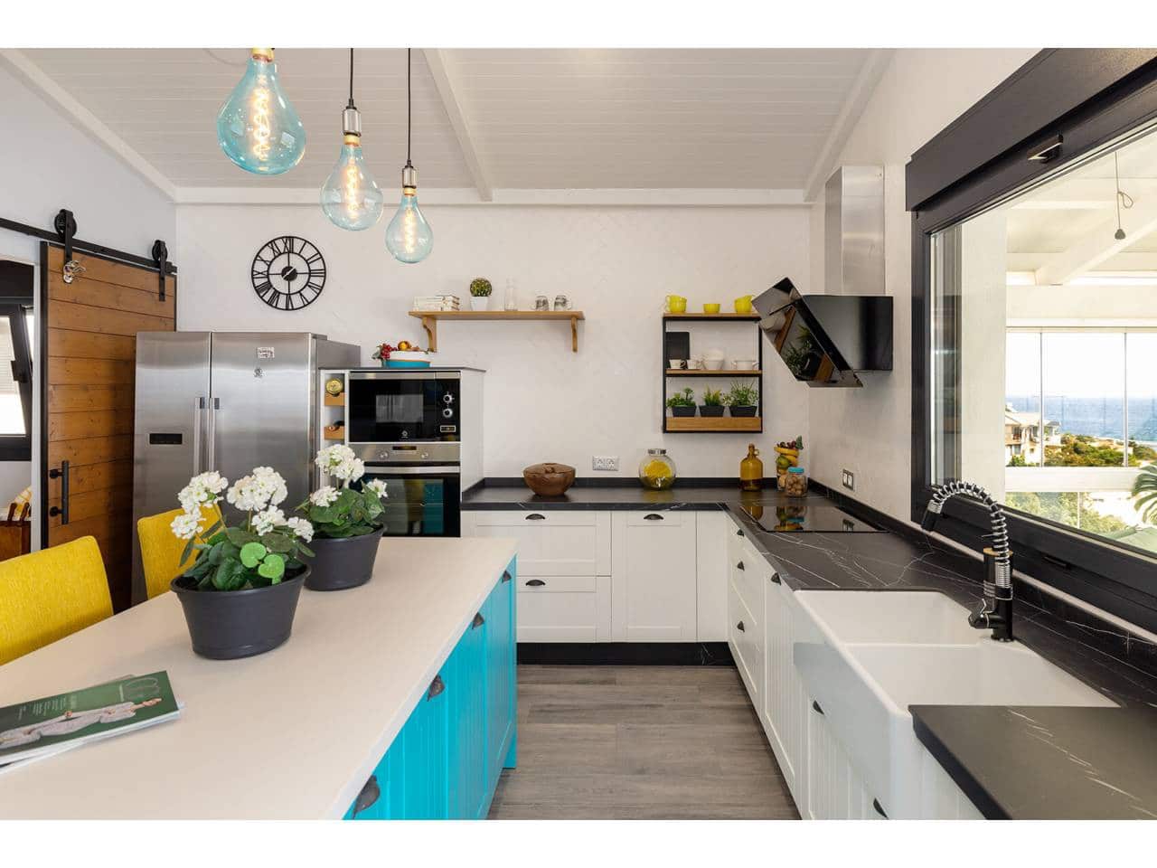 5 slaapkamer Villa te koop in Algeciras met zwembad garage - € 880.000 (Ref: 10182427)