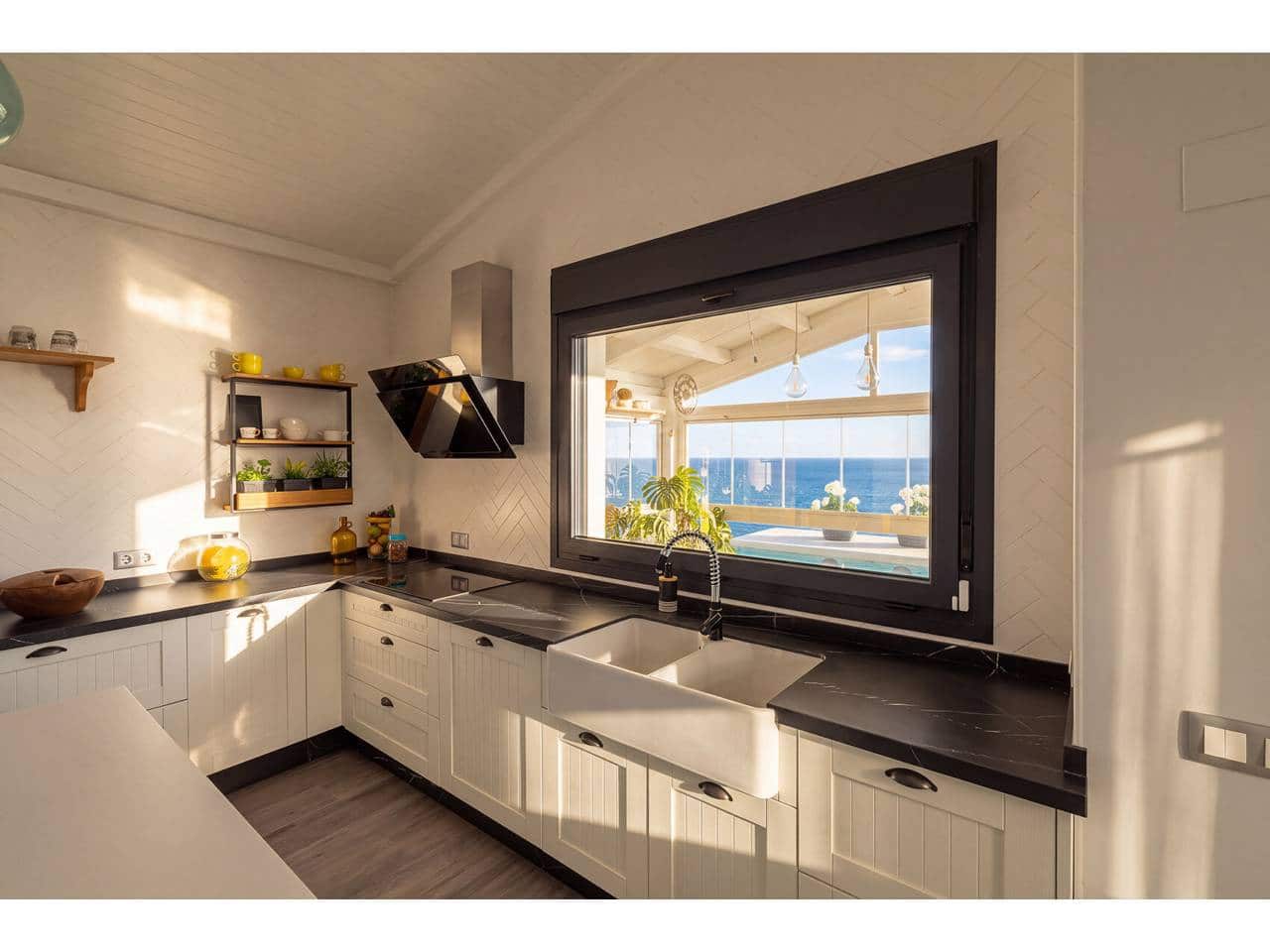 5 slaapkamer Villa te koop in Algeciras met zwembad garage - € 880.000 (Ref: 10182427)