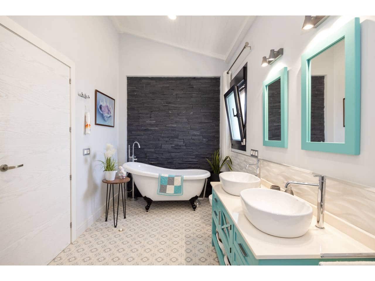 5 slaapkamer Villa te koop in Algeciras met zwembad garage - € 880.000 (Ref: 10182427)
