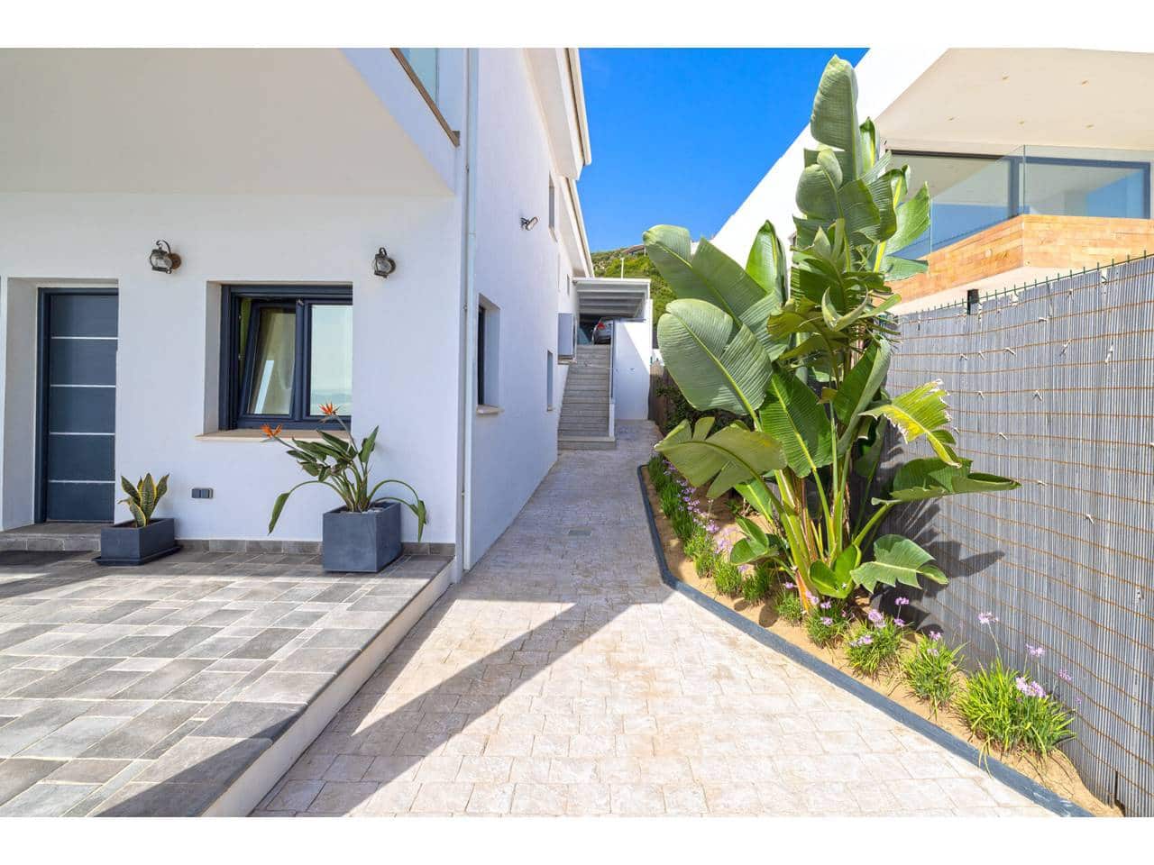5 slaapkamer Villa te koop in Algeciras met zwembad garage - € 880.000 (Ref: 10182427)
