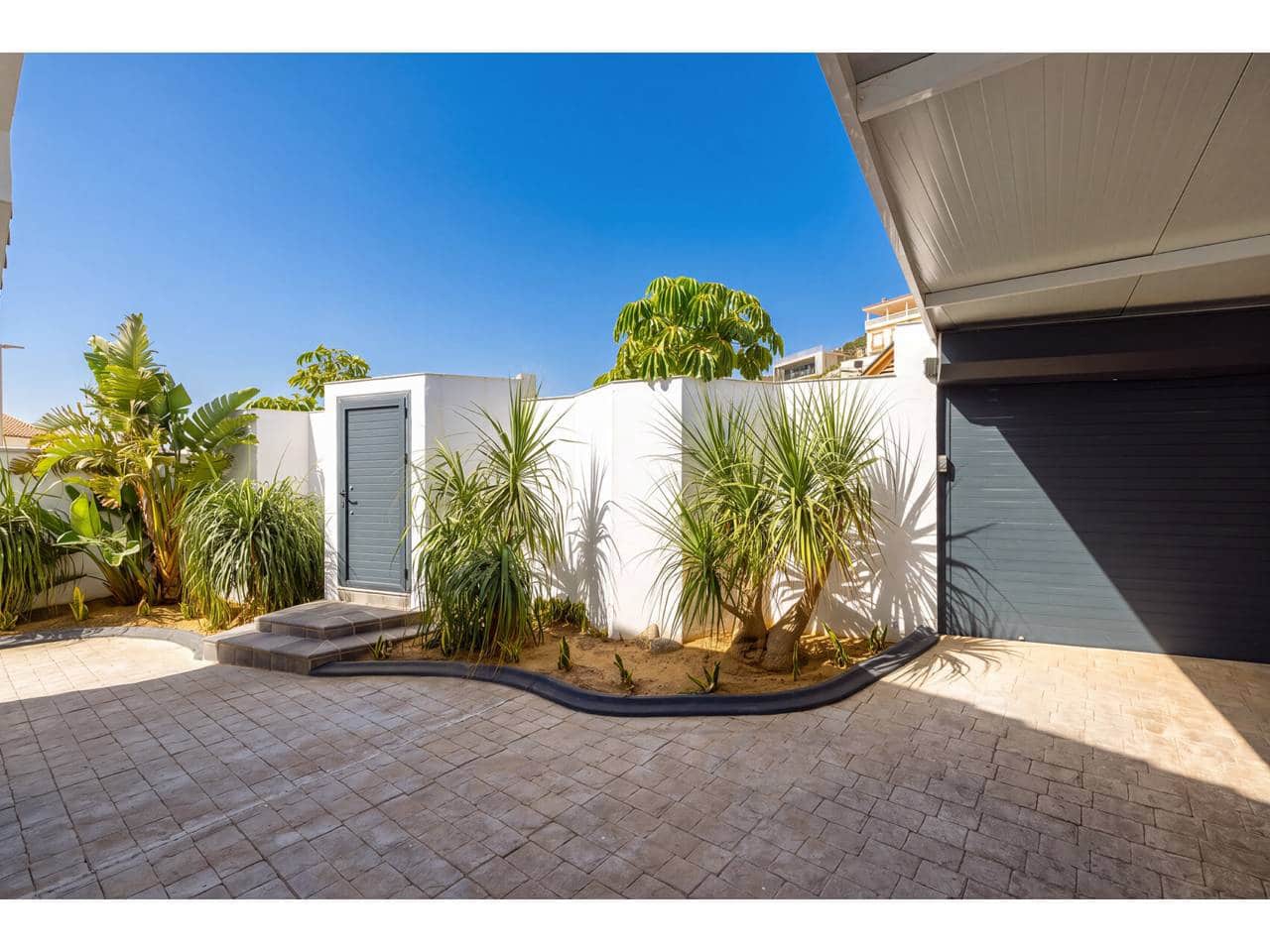 5 slaapkamer Villa te koop in Algeciras met zwembad garage - € 880.000 (Ref: 10182427)