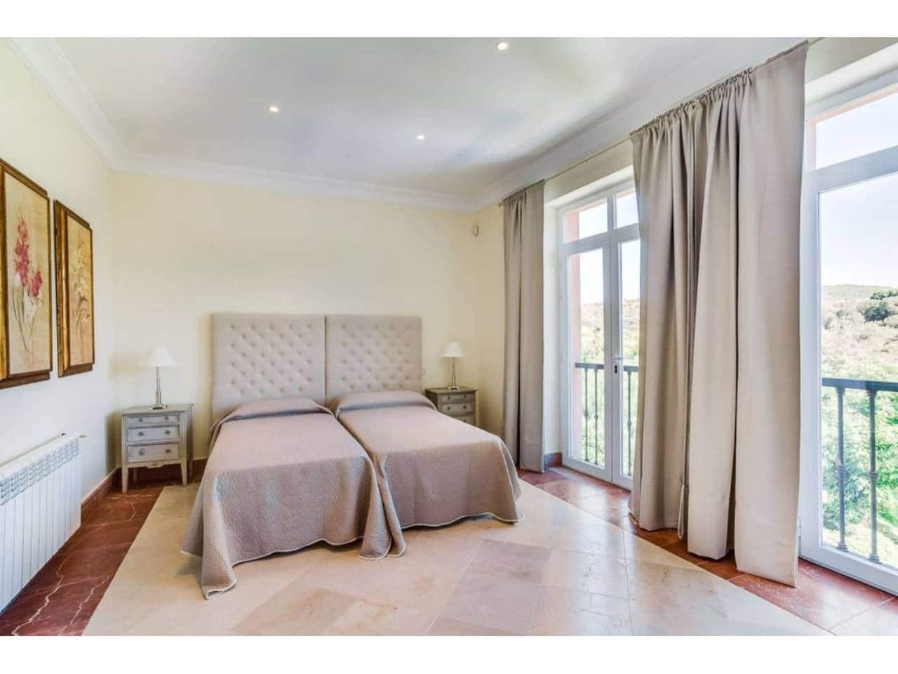 4 soverom Villa til salgs i Sotogrande med svømmebasseng garasje - € 1 680 000 (Ref: 6898430)