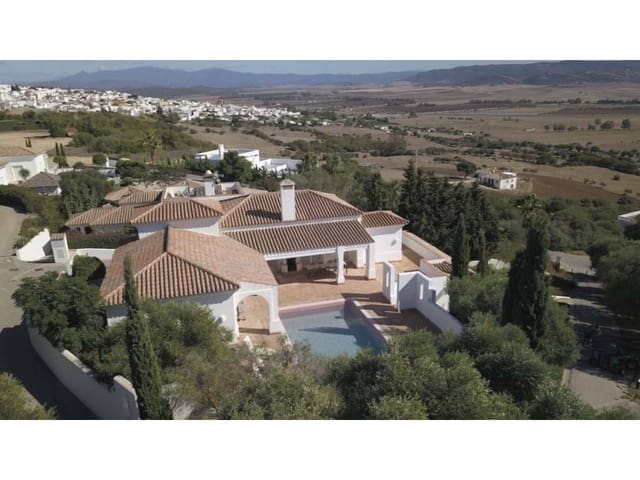 4 bedroom Villa for sale in Benalup with pool garage - € 695,000 (Ref: 6898482)