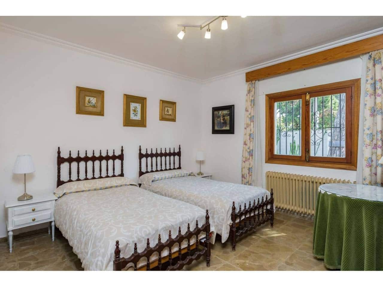 5 soveværelse Villa til salg i Algeciras med swimmingpool - € 800.000 (Ref: 6898499)