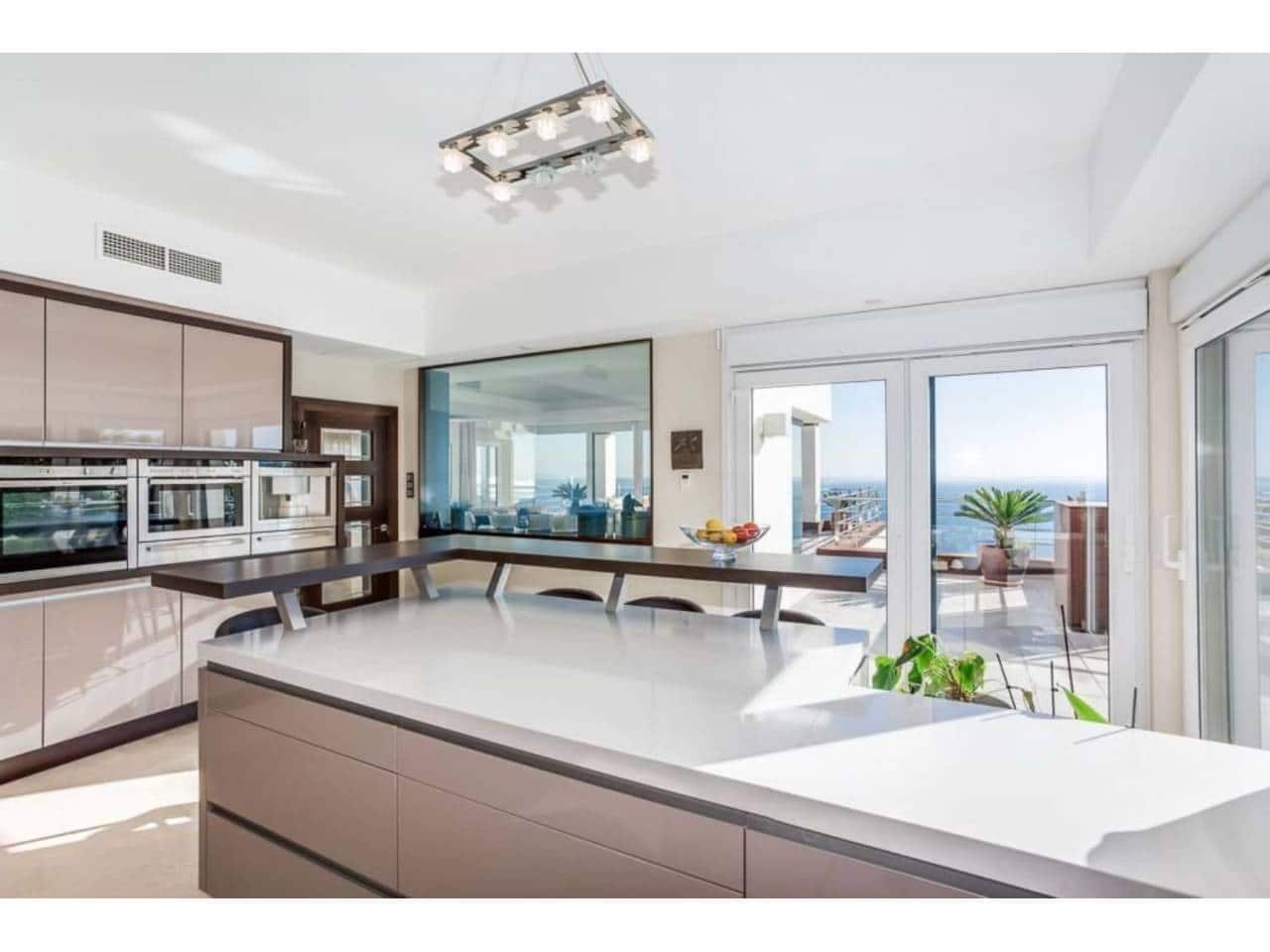 5 soverom Villa til salgs i Manilva med svømmebasseng garasje - € 3 295 000 (Ref: 6898537)