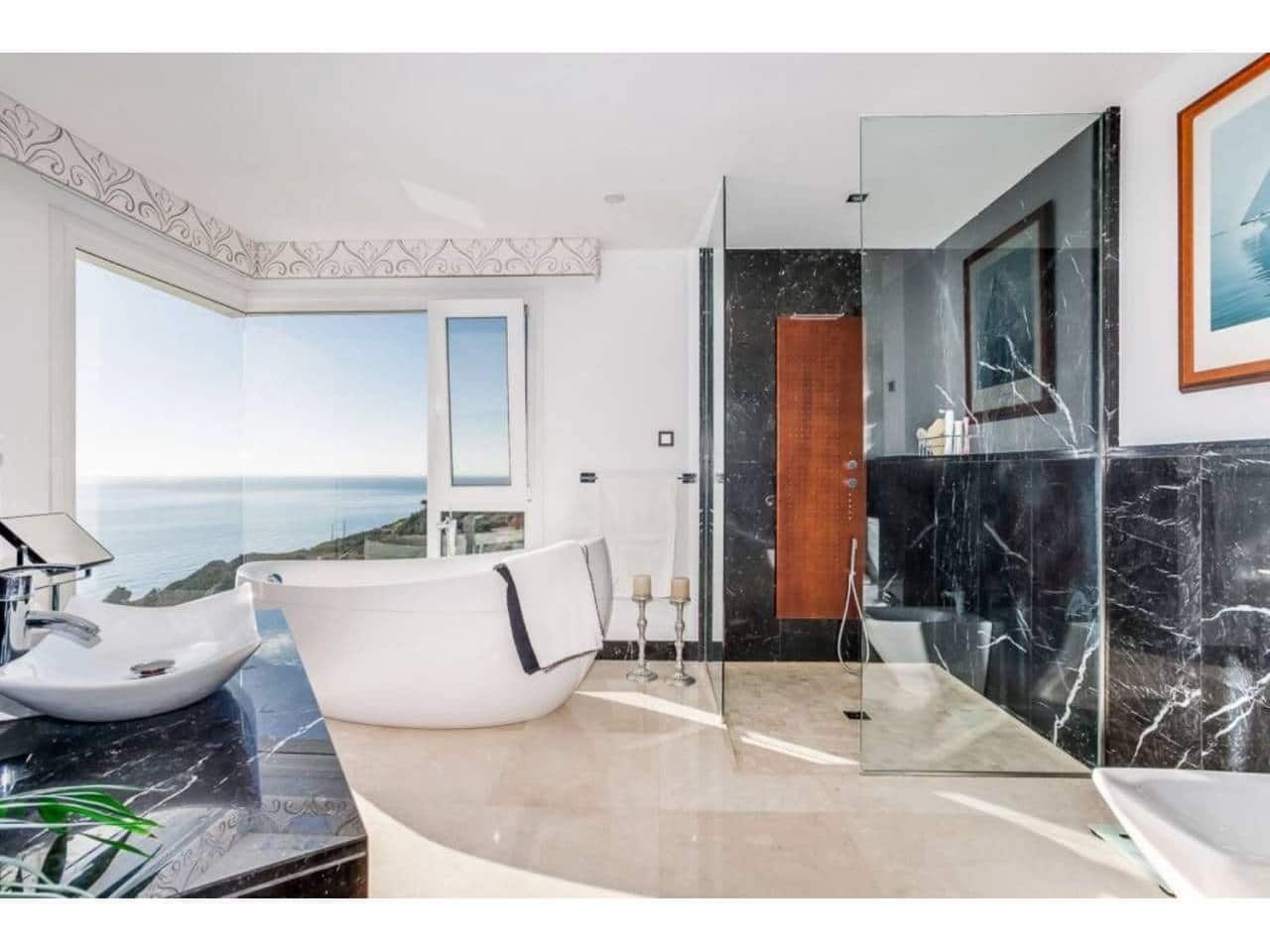 5 soverom Villa til salgs i Manilva med svømmebasseng garasje - € 3 295 000 (Ref: 6898537)