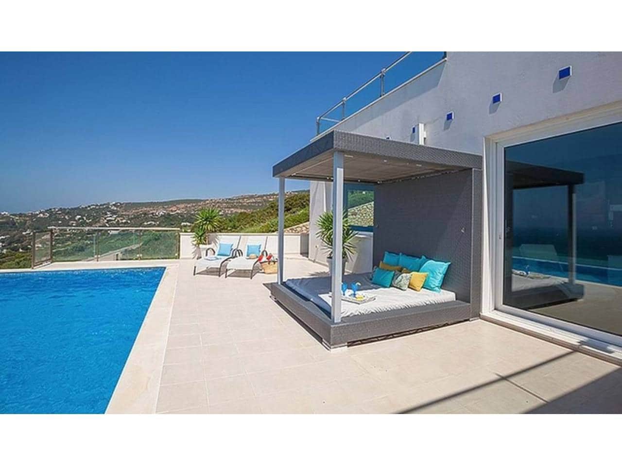 Chalet de 4 habitaciones en Zahara de los Atunes en venta con piscina garaje - 4.350.000 € (Ref: 6898664)