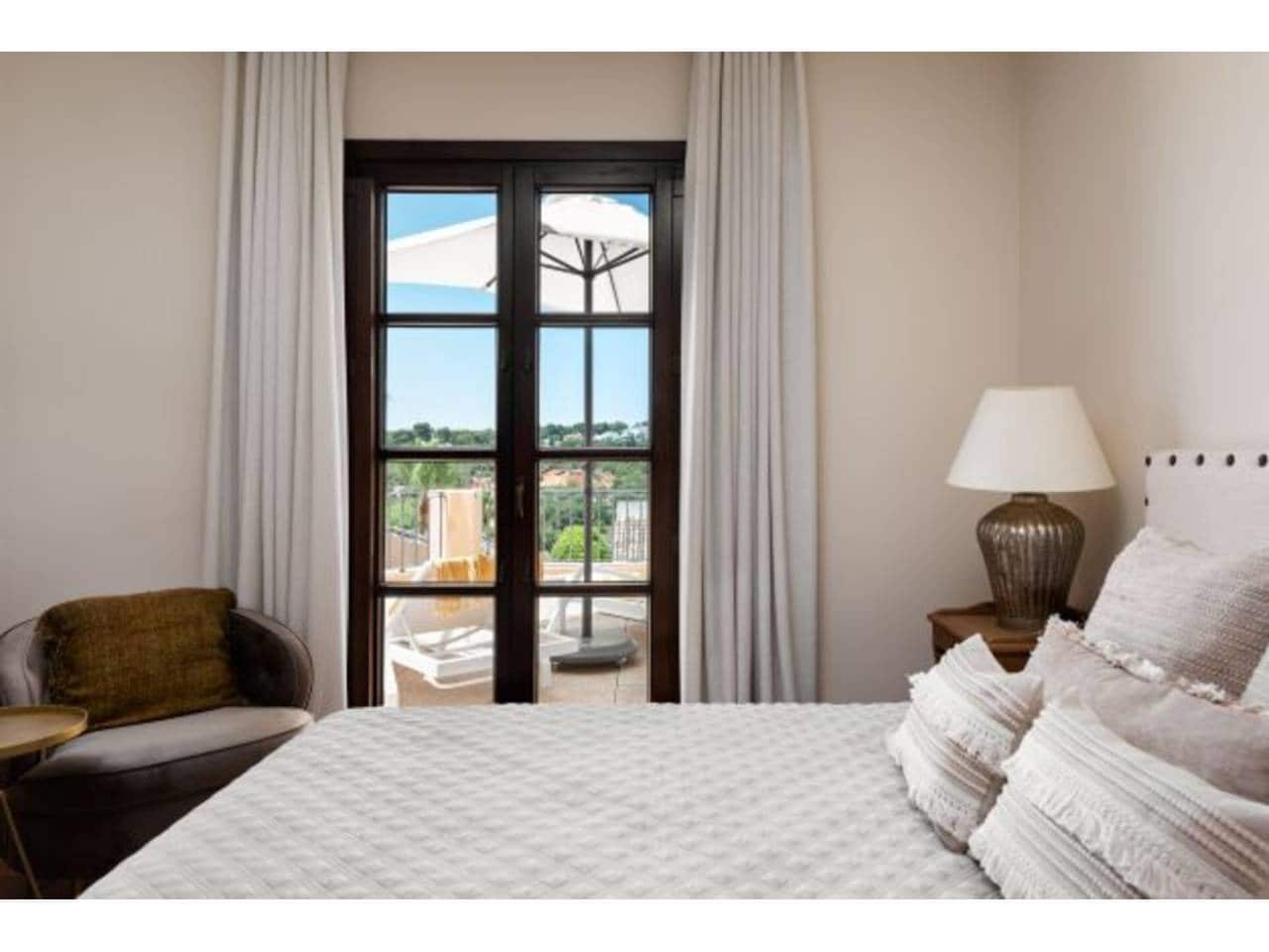 4 sypialnia Willa na sprzedaż w Sotogrande z basenem garażem - 1 180 000 € (Ref: 7317358)