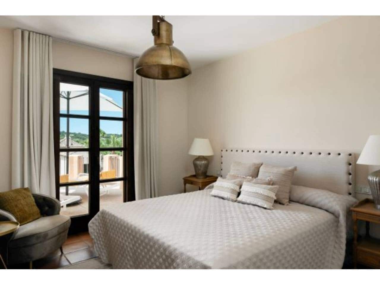 4 sypialnia Willa na sprzedaż w Sotogrande z basenem garażem - 1 180 000 € (Ref: 7317358)