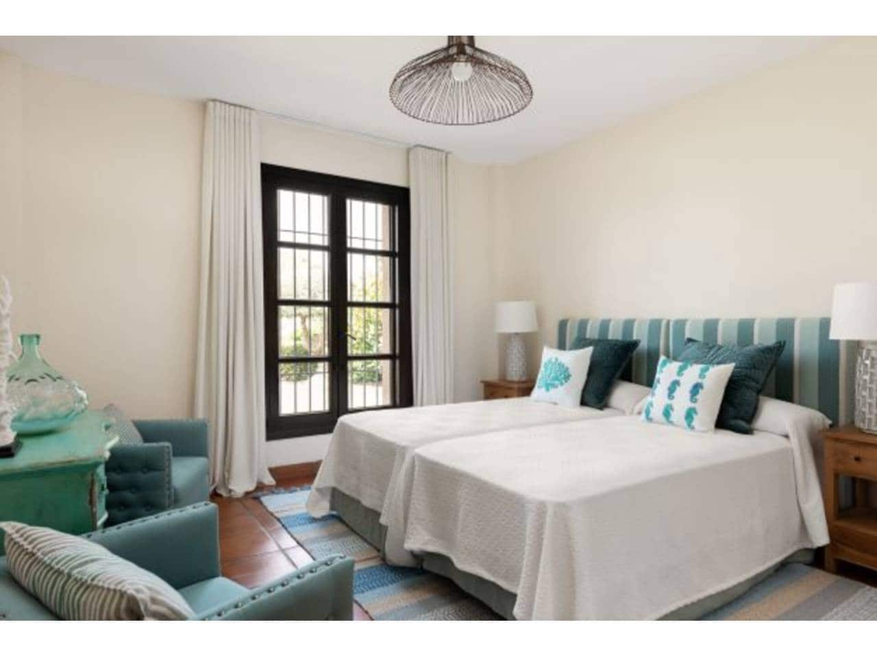 4 sypialnia Willa na sprzedaż w Sotogrande z basenem garażem - 1 180 000 € (Ref: 7317358)