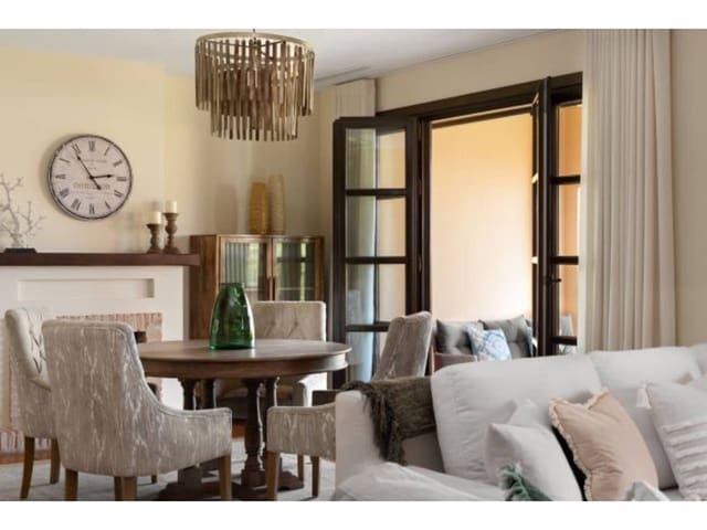 4 sypialnia Willa na sprzedaż w Sotogrande Alto, San Roque z basenem garażem - 1 180 000 € (Ref: 7317358)