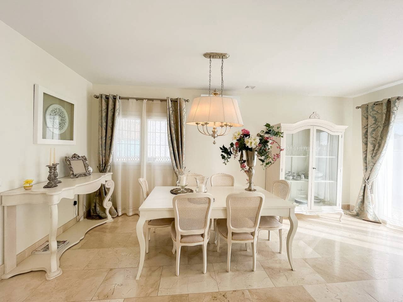 4 bedroom Villa for sale in San Roque with pool garage - € 790,000 (Ref: 7419349)