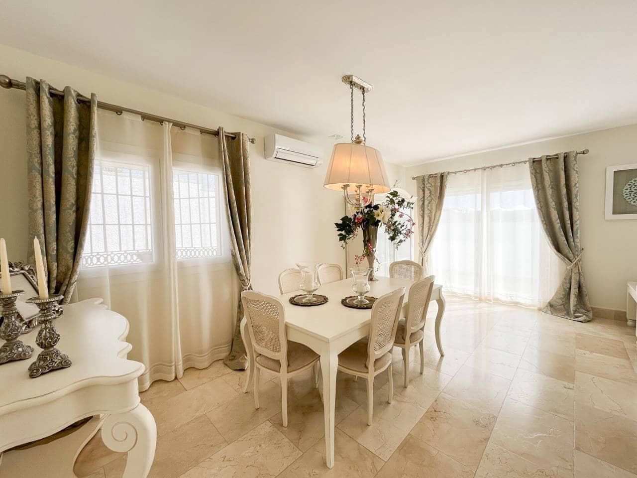 4 bedroom Villa for sale in San Roque with pool garage - € 790,000 (Ref: 7419349)