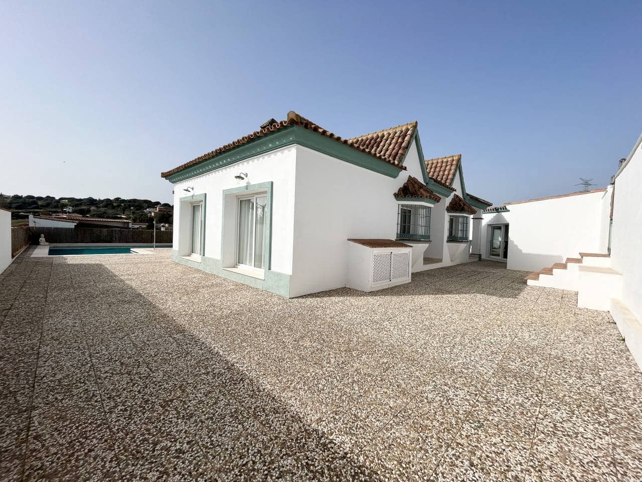 4 bedroom Villa for sale in San Roque with pool garage - € 790,000 (Ref: 7419349)