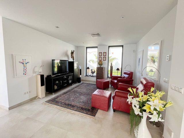 4 soveværelse Villa til salg i Manilva med swimmingpool garage - € 2.250.000 (Ref: 7432971)