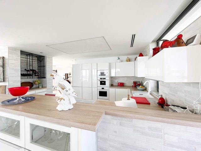 4 soveværelse Villa til salg i Manilva med swimmingpool garage - € 2.250.000 (Ref: 7432971)