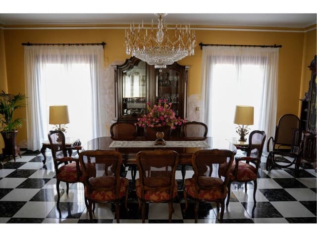 5 slaapkamer Hotel te koop in San Luis de Sabinillas, Manilva met garage - € 850.000 (Ref: 7551414)