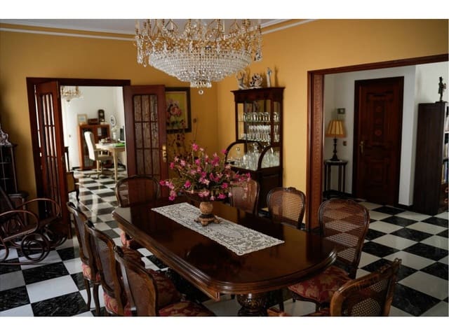 5 slaapkamer Hotel te koop in San Luis de Sabinillas, Manilva met garage - € 850.000 (Ref: 7551414)