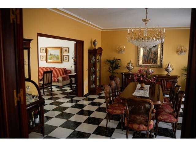 5 slaapkamer Hotel te koop in San Luis de Sabinillas, Manilva met garage - € 850.000 (Ref: 7551414)