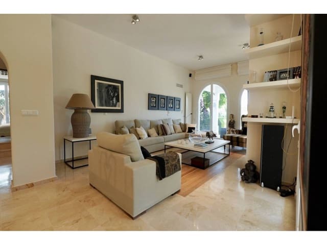 4 bedroom Villa for sale in Benalup with pool - € 690,000 (Ref: 7639817)