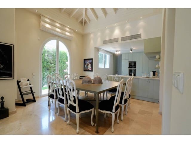 4 bedroom Villa for sale in Benalup with pool - € 690,000 (Ref: 7639817)